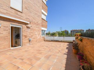 Flat  Avenida olimpia. Piso en venta en vic norte