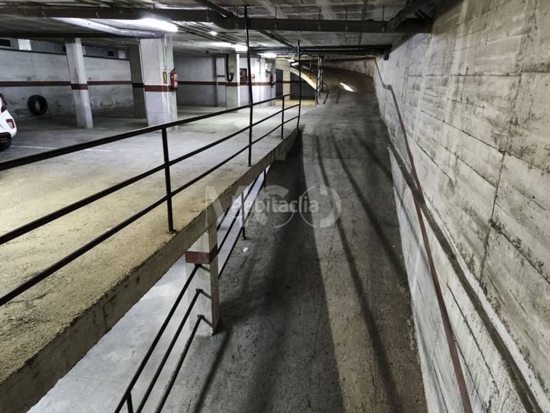 Foto ba6138c4-f375-473b-927b-5152560deefe. Parking coche en joan xxiii 9 lot daparcaments en venda a en Vic