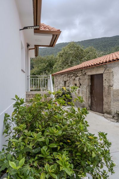 Foto ee0503a7-d4cf-4575-85ab-e06919bb65f6. Casa con parcheggio in Vilaboa
