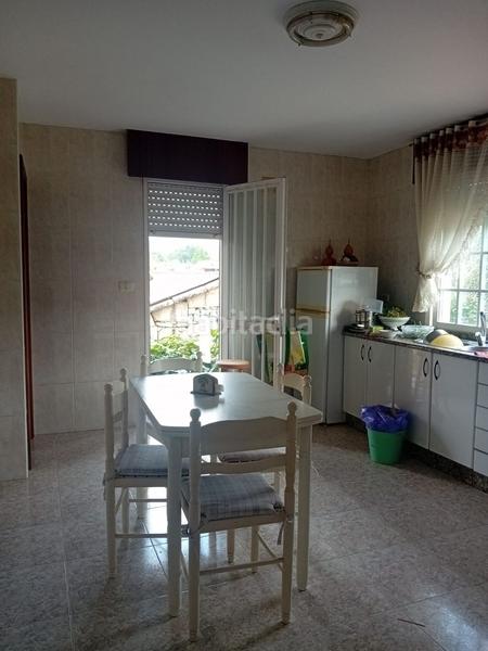 Foto e8a06e21-571a-4eac-9b75-850f3c57bfef. House with heating parking in Ponteareas