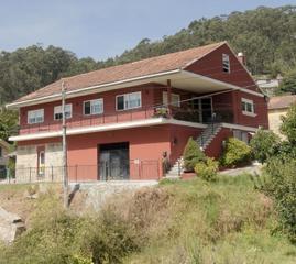 Maison à Gondomar. Casa en venta en villaza, 8 dormitorios.