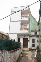 Building in Marín. Edificio en venta en centro, 8 dormitorios.