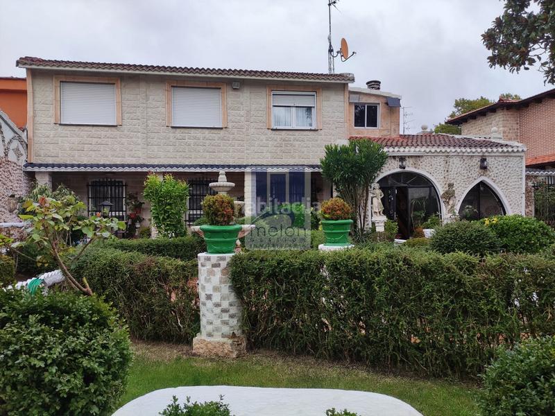 Foto f7d6b685-34a4-4b3d-92f2-6a618be488dc. Chalet en Barriada de Yagüe Burgos