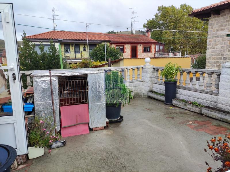 Foto 92f62a51-a0c1-46f1-922b-220d12710c96. Chalet mit parking in Barriada de Yagüe Burgos