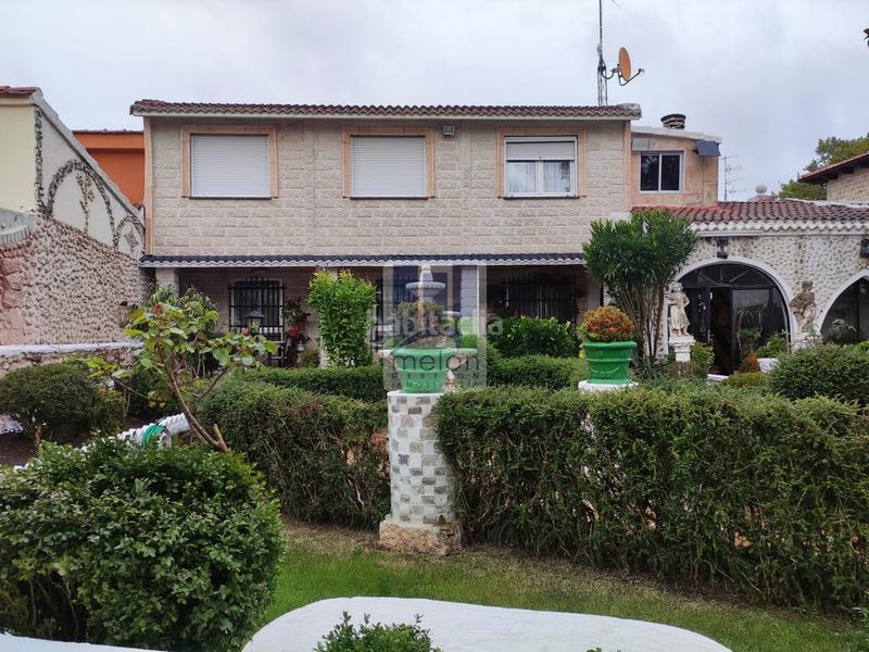 Foto d413a5b2-a819-48ef-8fac-94c4903422c0. Chalet mit parking in Barriada de Yagüe Burgos