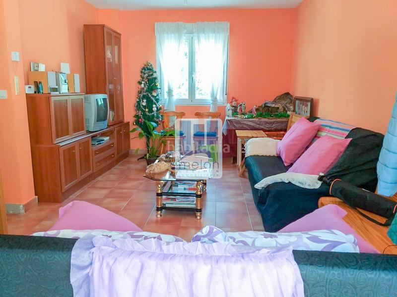 Foto 41990da8-7134-4bb0-a109-6971ec5b3f59. Chalet con parcheggio in Alfoz de Quintanadueñas