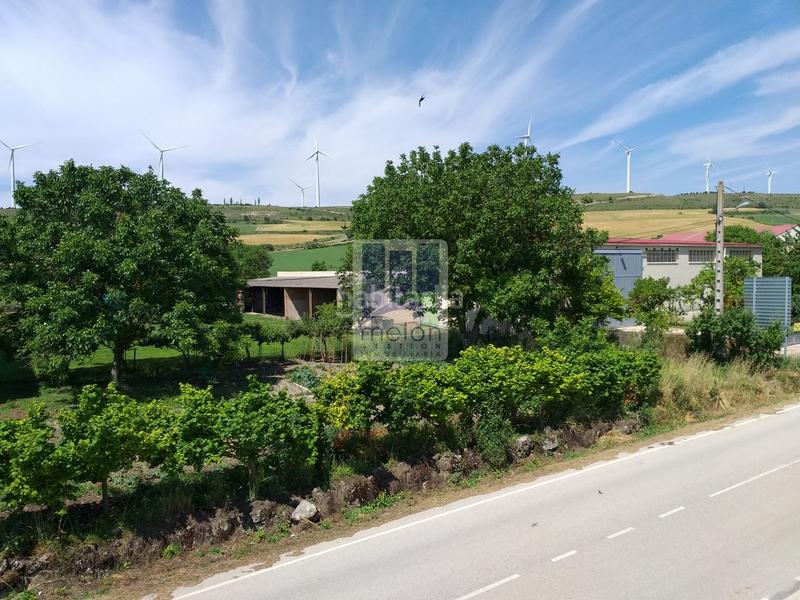 Foto b9383e41-8b53-47a8-8294-bec97b6e8362. Chalet con parcheggio in Alfoz de Quintanadueñas