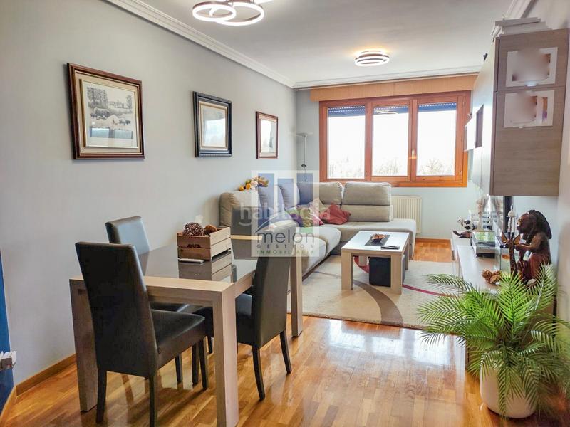 Foto fbfd2d9d-c8af-4ed7-a27b-e7fccfac53a4. Appartamento con parcheggio in Barriada de Yagüe Burgos