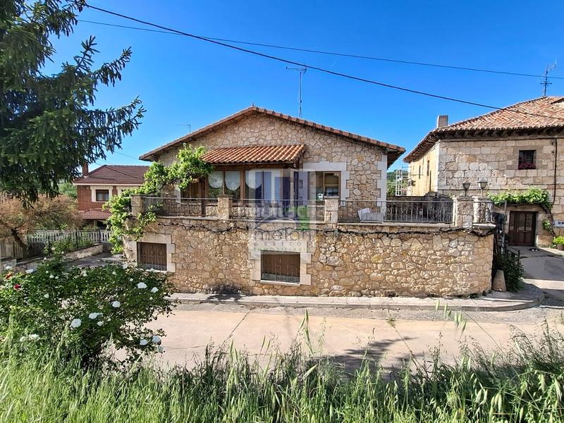 Foto 8b18aecf-77b6-41b2-b5f3-7b1a232536cc. Chalet with parking in Modúbar de la Emparedada