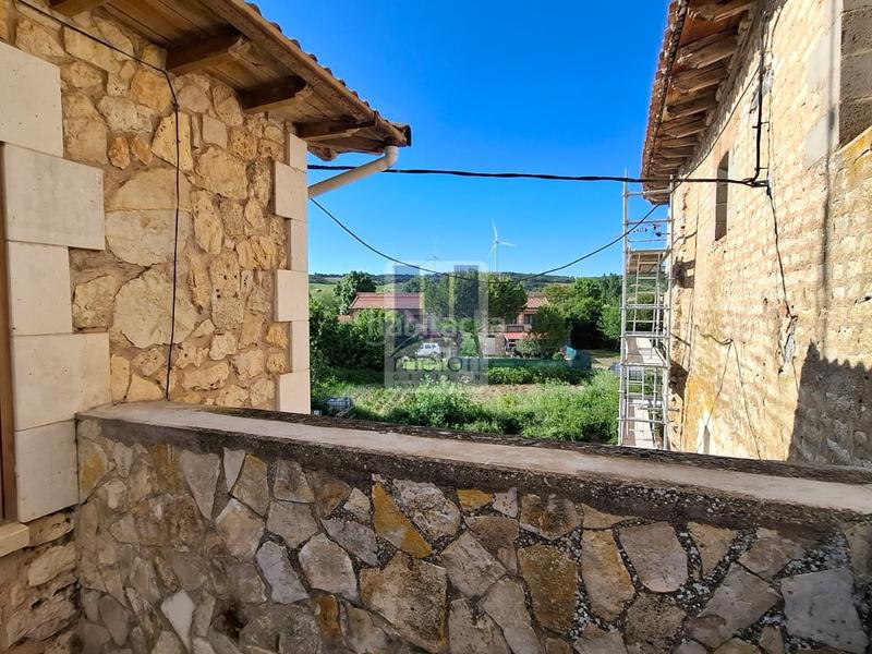 Foto cf9b6eab-2a8c-448f-bbcf-9c728a2ad8b5. Chalet with parking in Modúbar de la Emparedada