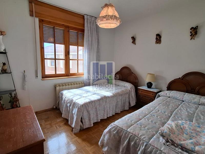 Foto dcb77675-f3d3-4832-8108-142cf04bfa67. Chalet with parking in Modúbar de la Emparedada