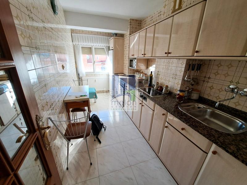 Foto 061a7130-794c-4305-9f5c-0b3aa2b3bb4b. Flat with parking in Los Vadillos - R. Sanitaria - Pozanos Burgos