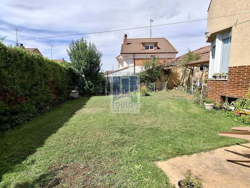 Foto a0d3e963-43b7-4147-be06-825403a205f7. Xalet amb aparcament a Cardeñadijo