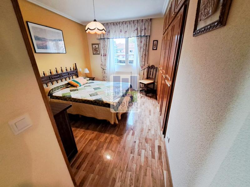 Foto dc586312-c540-4061-af6a-9154933bd023. Chalet mit parking in Universidad - Las Huelgas Burgos