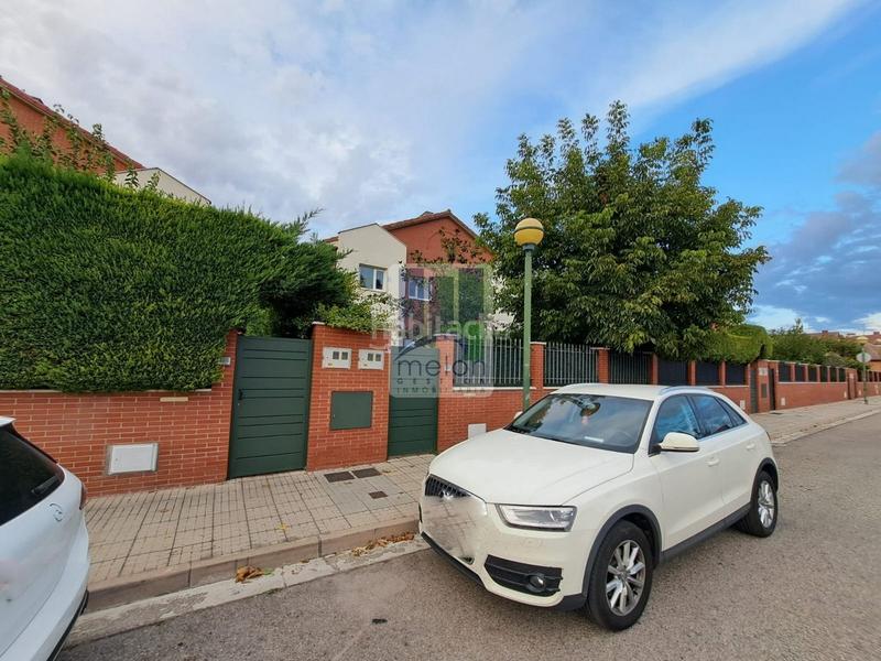 Foto 8ec7c3ee-4bd3-42ae-b205-4008b2925933. Chalet avec parking dans Universidad - Las Huelgas Burgos