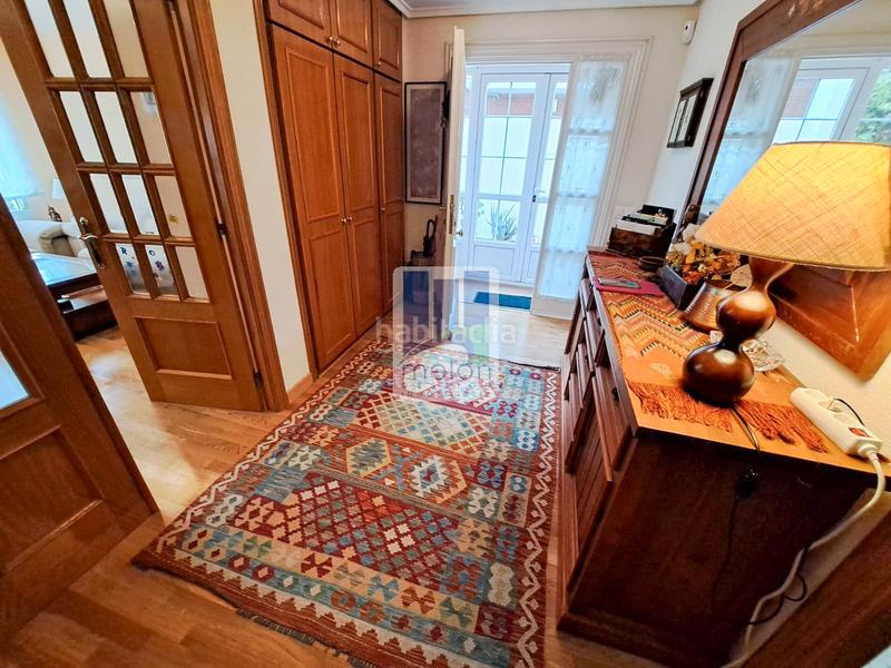 Foto dc0341c2-be62-4d19-8189-10b33a948272. Chalet avec parking dans Universidad - Las Huelgas Burgos