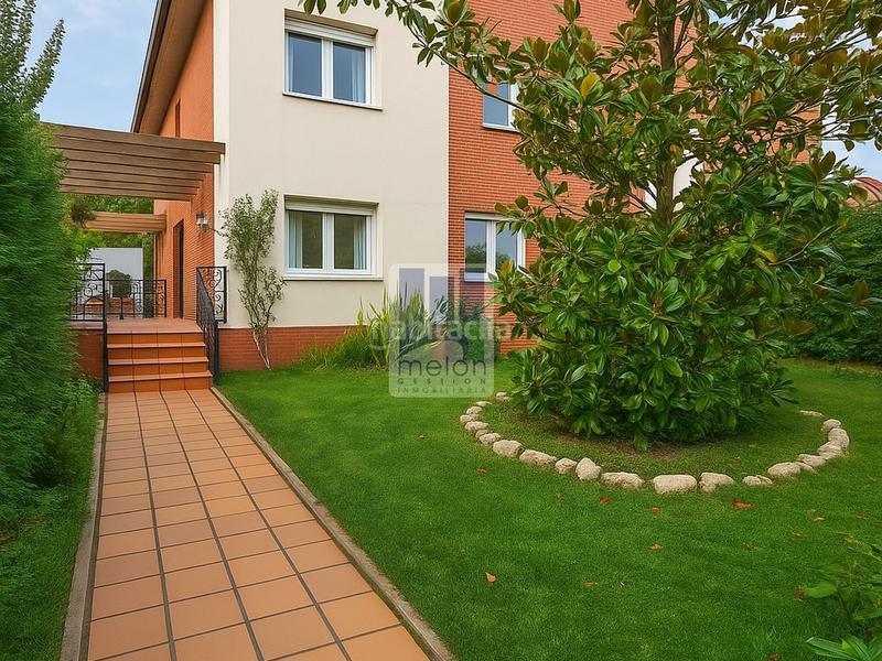 Foto 1ef37561-c010-4de7-a10f-3a8e0039aa35. Xalet amb aparcament a Universidad - Las Huelgas Burgos