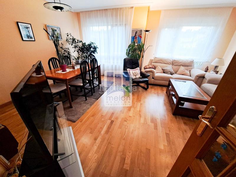 Foto c6ed73b2-dc56-4f5b-ac37-66311937f216. Xalet amb aparcament a Universidad - Las Huelgas Burgos