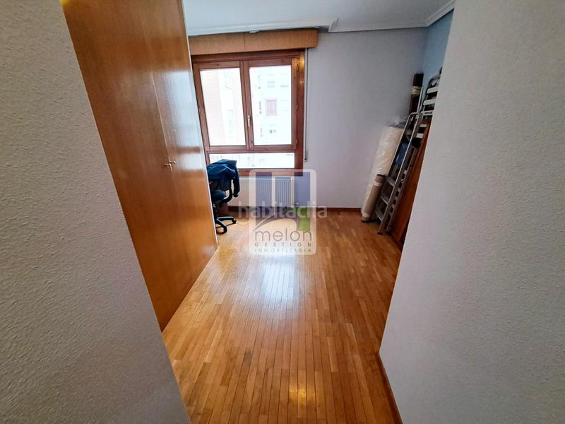 Foto b6bdc7aa-496a-4d86-a3b6-0cd978baa92d. Pis amb aparcament a Universidad - Las Huelgas Burgos