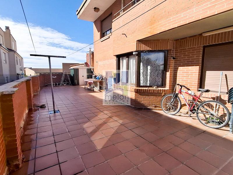 Foto b4724a2f-9914-4aed-8316-16352dbb5375. Xalet amb aparcament a Alfoz de Quintanadueñas