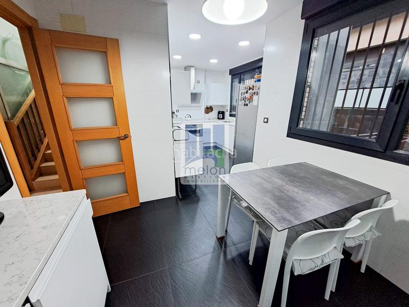 Foto af1a5cfa-d391-425e-9eda-730736fe666c. Chalet with parking in Universidad - Las Huelgas Burgos