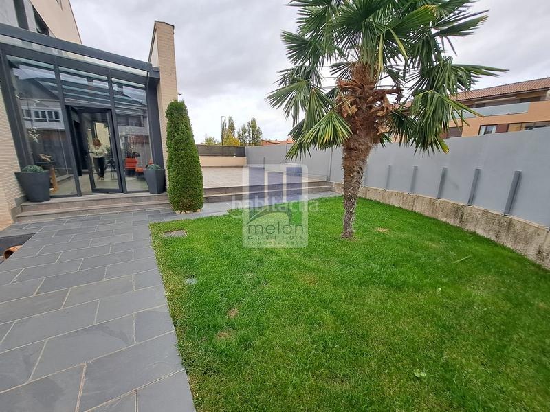 Foto 09188e2d-8a71-4438-b1fb-9d4c92de295b. Chalet avec parking dans Universidad - Las Huelgas Burgos