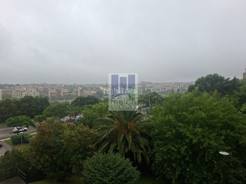 Foto 9a3363e2-6d6e-48fe-8b51-378f54341e3d. Pis amb aparcament a Los Castros Santander