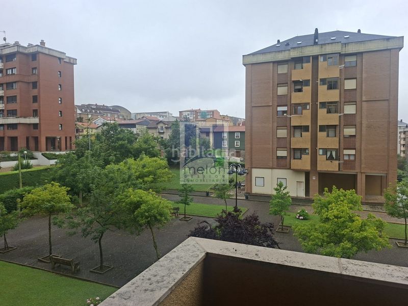 Foto ede7695a-ad03-4d53-8380-9aea069863ee. Pis amb aparcament a Los Castros Santander