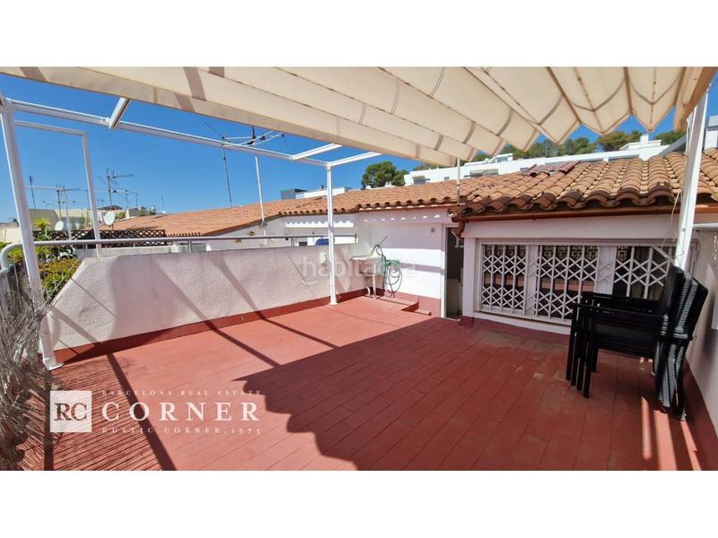 Foto b9228885-8491-481b-9211-895fe2b76b45. Casa adosada casa luminosa en el centro en Centre Sant Just Desvern