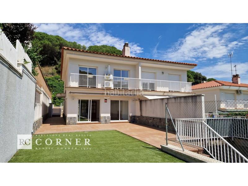 Foto 2f3d1dfd-3c51-4e83-884c-317fde2b33ae. Casa pareada  con piscina privada en Nucli Urbà Argentona