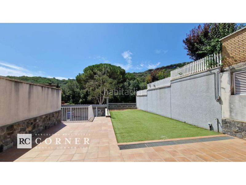 Foto 5a6893a9-2569-404b-8288-544bfb86e4c1. Casa pareada  con piscina privada en Nucli Urbà Argentona
