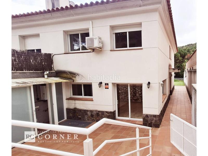 Foto 7b940a97-1b5f-4fe6-9bed-668174326b53. Casa pareada  con piscina privada en Nucli Urbà Argentona