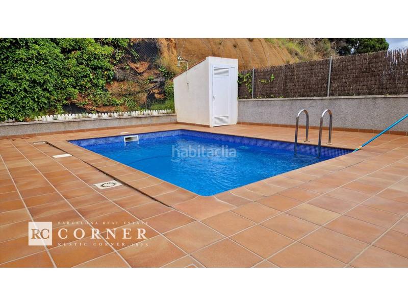 Foto 8c385317-e3bb-4618-9b4a-026c364afc00. Casa pareada  con piscina privada en Nucli Urbà Argentona