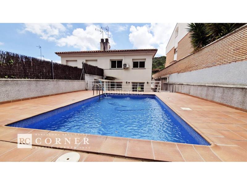 Foto bbcb4894-44d2-4df8-8f47-cda551f3a623. Casa pareada  con piscina privada en Nucli Urbà Argentona