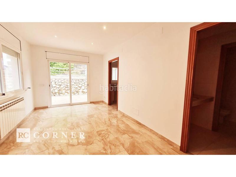Foto bca59333-b76b-40d6-8495-e32cf0bf5bf0. Casa pareada  con piscina privada en Nucli Urbà Argentona