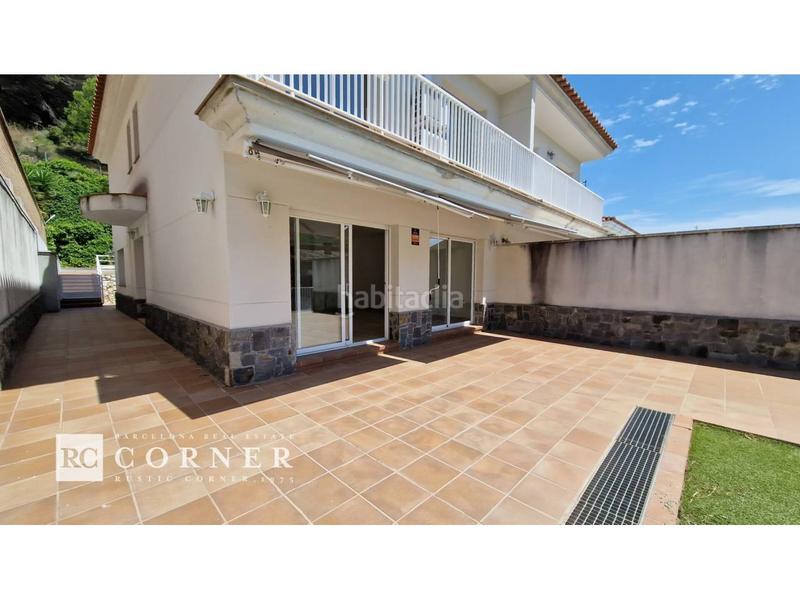 Foto fdc90aee-b191-4b9f-b092-286e60e2f34d. Casa pareada  con piscina privada en Nucli Urbà Argentona