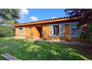 Rent House  Calle clavells. Alquiler de temporada. vivienda en una sola planta, muy bien ubi