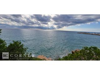 Terreny residencial  Surgent. Primera línea de mar en sitges