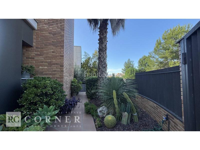 Foto 390f06ad-80d0-4cef-8778-98025722eaf4. Chalet avec parking piscine dans Papiol (El)