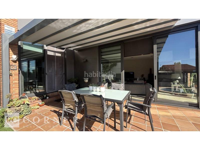 Foto f48d0f4f-ca81-4284-b959-b814f2a149f2. Chalet avec parking piscine dans Papiol (El)