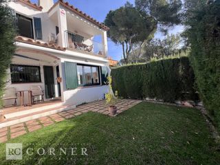 Casa bifamiliare in Calella de Palafrugell. Casa pareada en calella de palafrugell, baix empordà.