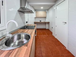 Maison jumelée  Carrer atlàntida 9. ¡encantadora casa de pueblo totalmente reformada en el corazón d