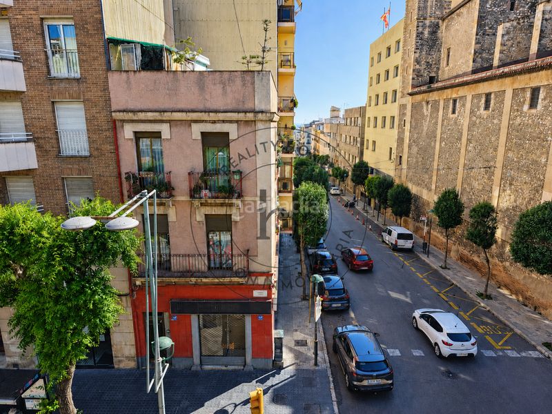 Foto 84001e3c-c89d-4b75-88f0-89659a131356. Edifici a Eixample Tarragona