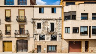Building  Raval de lleida. Oportunidad única en vimbodí: casa reformada con local comercial