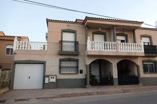 Rent Chalet in Calle las bombardas 344