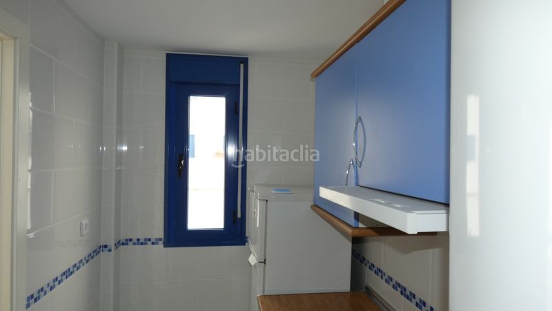 Foto 38b118ea-47ca-40d8-960e-6292c056118c. Casa aparellada a calle miradores 4 a puerto de Garrucha Garrucha