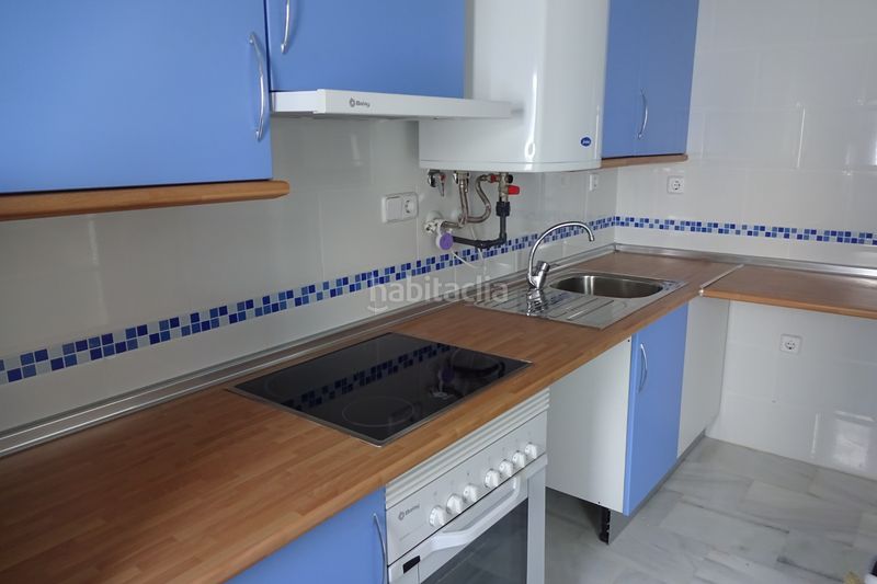 Foto f6c137c8-9c17-45c0-bd10-68ac8cbb2e46. Casa pareada en calle miradores 4 en puerto de Garrucha Garrucha