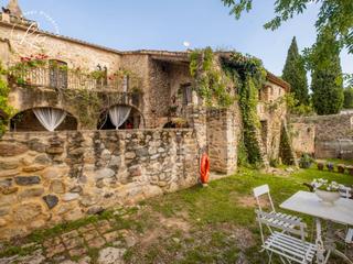 Masia a Esglesia de vilert 2. Casa rural del siglo xiii en esponellà