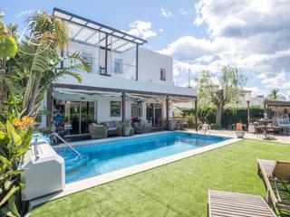 Haus  Quermano. Casa independiente con piscina, jardn y zona de ocio en empuria