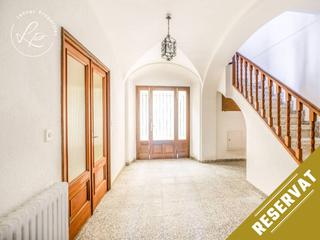 Masia a Major 51. Casa con jardín y garaje en venta en darnius